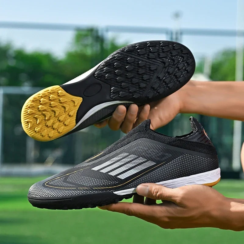 Nouvelles chaussures de football pour hommes, crampons longs d'entraînement, chaussures de football pour matchs en extérieur, crampons pour garçons et adultes, respirantes, antidérapantes, confortables pour le sport