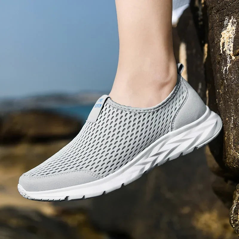 2025 New Shoes Men Loafers Light Walking Breathable Summer Comfortable Casual Shoes Men Sneakers Zapatillas Hombre Plus