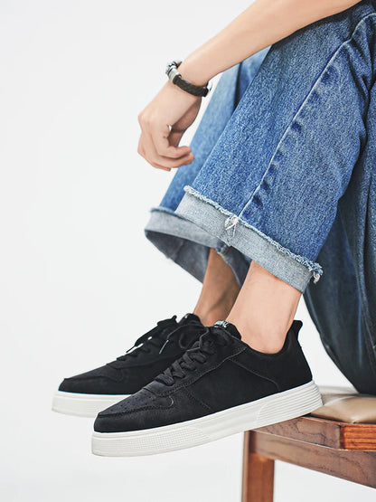 1 pair sports casual skateboarding shoes, comfortable and fashionable, with a snug upper that fits the foot and a slip-resistant sole