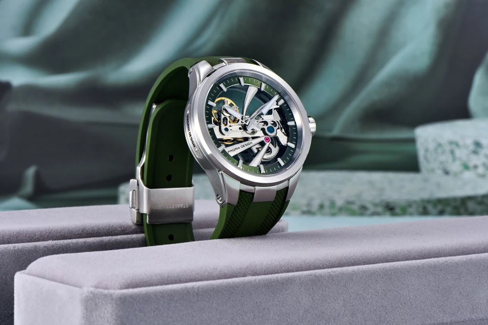 Zegarek męski PAGANI DESIGN – luksusowy model z mechanizmem automatycznym typu „skelet” (z widocznym mechanizmem), wyposażony w tourbillon, szkło szafirowe z powłoką antyrefleksyjną, wodoodporny i luminescencyjny.