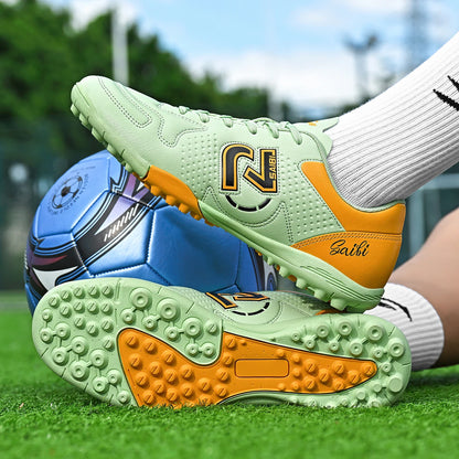 TF/FG uvádí na trh nové profesionální, personalizované a módní fotbalové sportovní boty, pohodlné a prodyšné sportovní boty