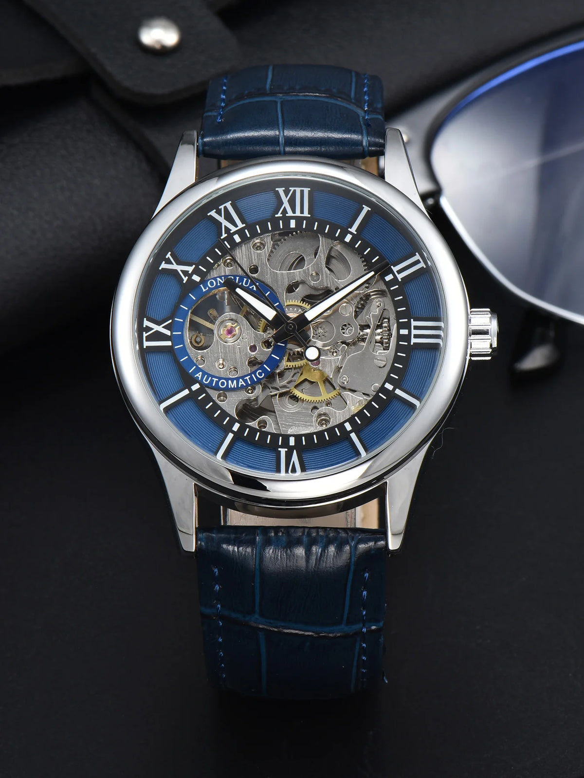 Reloj automático para hombre, estilo de lujo, esfera con números romanos, mecanismo a la vista (esqueleto), resistente al agua, agujas luminiscentes, correa de piel: una opción ideal para regalar.
