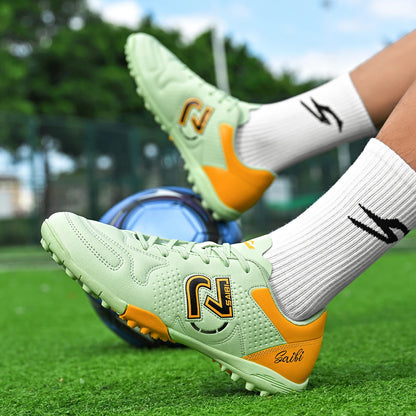 TF/FG uvádí na trh nové profesionální, personalizované a módní fotbalové sportovní boty, pohodlné a prodyšné sportovní boty