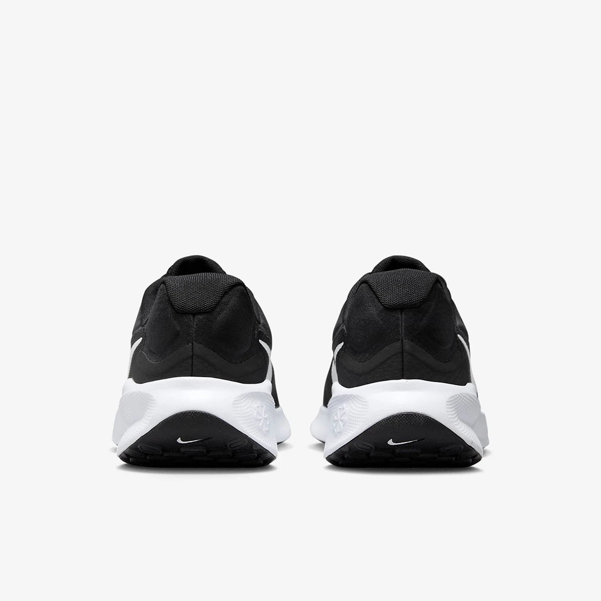 Nike Authentic Revolution 7 lette og slidstærke løbesko til mænd FB2207-001