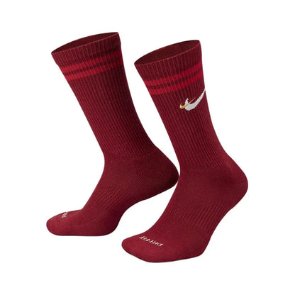 Nike EVERYDAY CREW: Stilvolle, bequeme, rutschfeste und strapazierfähige Unisex-Basketball-Socken (3er-Pack) DA2123-100