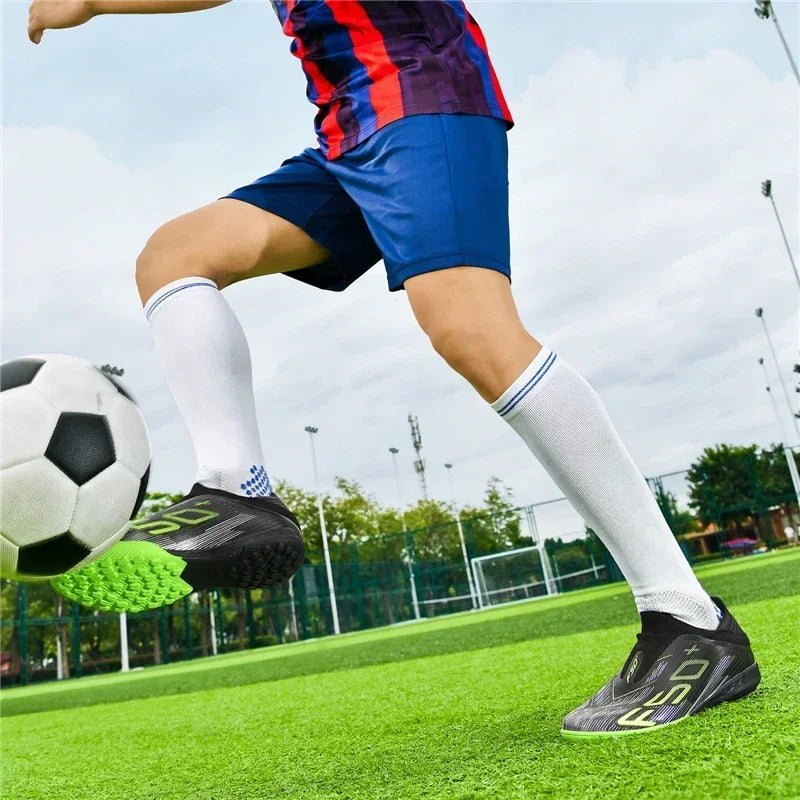Nouvelles chaussures de football pour hommes, chaussures de match en extérieur, baskets de soccer, chaussures montantes de haute qualité, crampons antidérapants pour futsal et terrain synthétique, meilleures ventes