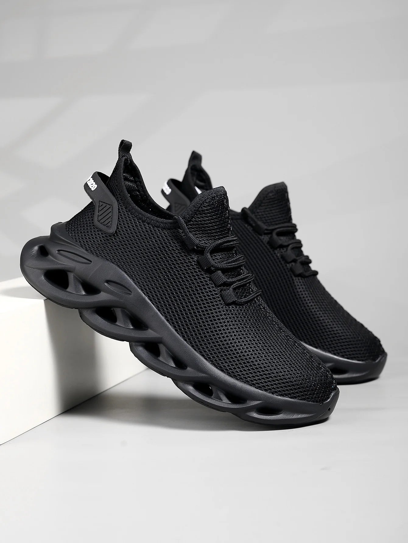Men Casual Sport Shoes Breathable Lightweight Sneakers Outdoor Mesh Black Running Shoes Athletic Jogging Tennis Walking Shoes