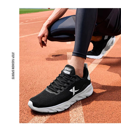 Zapatillas de running Xtep para hombre 2025 primavera, zapatillas deportivas absorbentes del sudor, resistentes al desgaste y estables, sneakers deportivos 880119115131