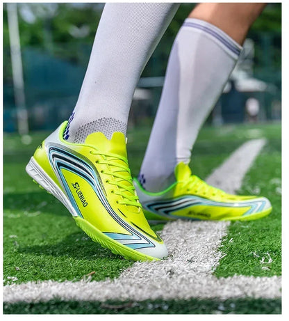 Nouvelles chaussures de football pour hommes, crampons de futsal, chaussures de soccer, chaussures de match, baskets d'intérieur de haute qualité, best-seller, antidérapantes, pour entraînement et extérieur