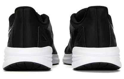 Chaussures de course basses en cuir synthétique moderne Puma Transport, modèle 377030-01, noir et blanc.
