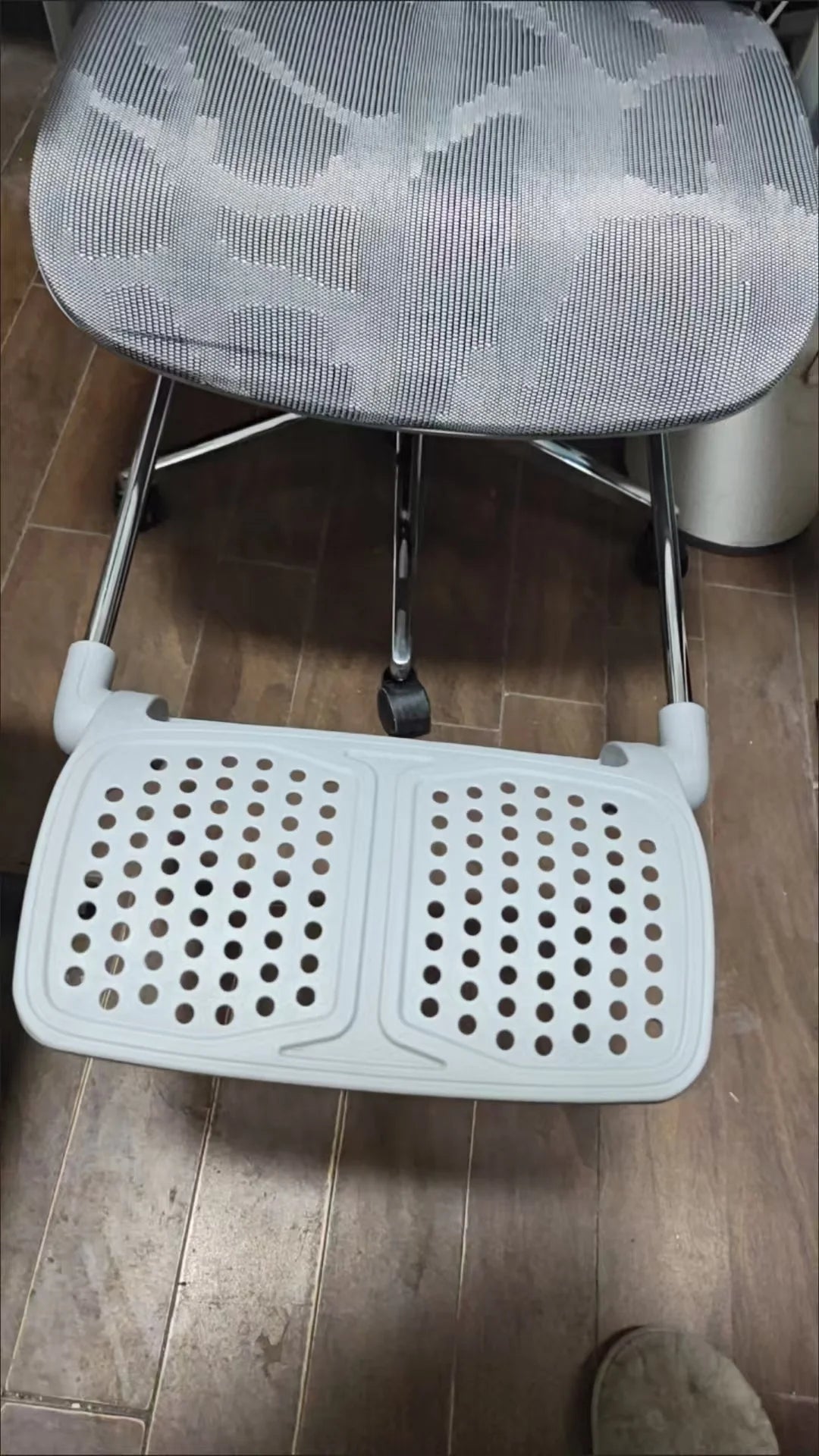 Cadeira de Escritório Ergonómica Ajustável em Malha, Cadeira de Secretária para Computador com Encosto Alto Respirável, Apoio Lombar 6D e Apoio para Pés Retrátil